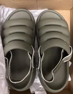 UGG レディースサンダル カーキのサムネイル