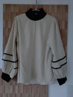 SILENT WORTH トップス M〜Lサイズ