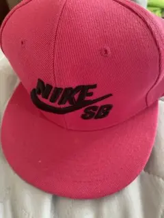 Nike SB ピンク スナップバックキャップ
