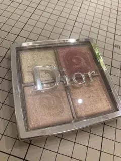 Dior バックステージ ハイライトパウダー 004