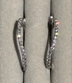 k18WG 中折れピアス ダイヤモンドピアス　2.5g 0.2ct