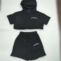 クロップドパーカーとショートパンツ　セットアップ　GU