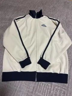 クリーム色 ジップアップジャージ