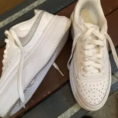 レディース　スニーカー　ナイキ　NIKE Air Force 1 美品　23