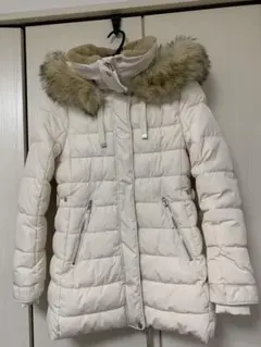 ホワイト ファー付きダウンジャケット