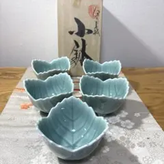 青磁　小鉢　伊万里　鍋島焼　虎仙窯　和食器　三足　三葉小鉢　5個のサムネイル