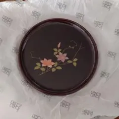 花模様の漆器の盆