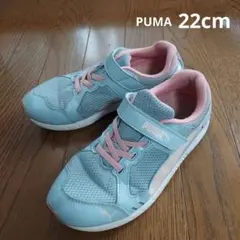 PUMA スニーカー