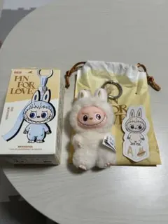 ラブブ　イニシャル　ぬいぐるみ　ペンダント　A