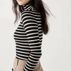 美品　ユニクロ　メリノリブタートルネックセーター　09 BLACK ボーダー