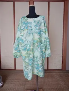 花柄のゆったり割烹着　ワンピース