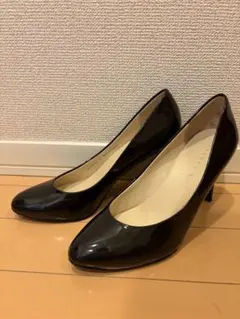 ナノユニバース　パンプス ブラック エナメル 37インチのサムネイル