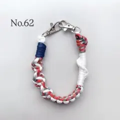 スマホストラップ　ハンドストラップ　パラコード　赤×白　ハンドメイド　ギフト