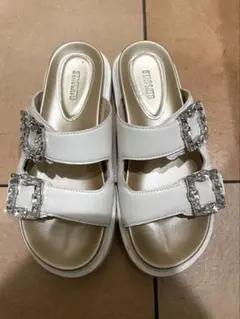 STACCATO ビジューサンダル ホワイト 23cmのサムネイル