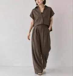 タグ付き ブラウン ランタンシャツ＆タックワイドパンツ セットアップ