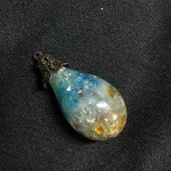 シトリン入り　涙型レジンペンダント トップ