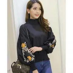 ☆花柄ザラっぽい刺繍シャツ☆Ｍサイズ