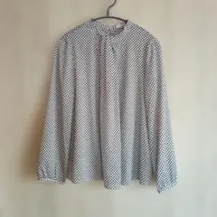 美品　アンタイトル　ボウタイ風ブラウス