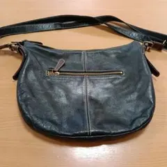 黒 レザー ショルダーバッグ