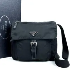 極美品 プラダ 三角ロゴ ショルダーバッグ シルバー金具 男女兼用 ナイロン 黒