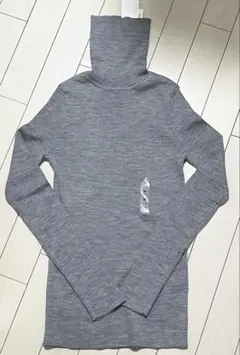 ユニクロ　エクストラファインメリノリブタートルネックセーター　M