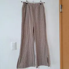 フレアパンツ スリット付き　ベージュ系　柄物　Lサイズ
