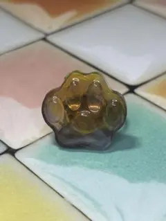 肉球デザインリング 琥珀色
