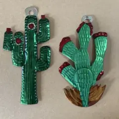 メキシコ　ブリキ　オーナメント　サボテン２種