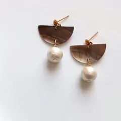 №958　コットンパール×半月シェルピアスイヤリング　ハンドメイド