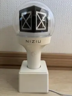 2026年最新】グループ名：NiziU ペンライトの人気アイテム - メルカリ