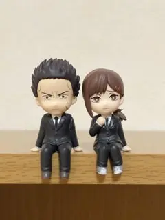座るチェンソーマン　コベニ　荒井ヒロカズ