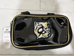 野球 阪神タイガース ロゴ入りエナメルバッグ 90周年記念 グッズ 非売品 新品のサムネイル