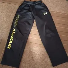 UNDER ARMOUR 黒 長ズボン 右膝パッチ修理あり　裏起毛