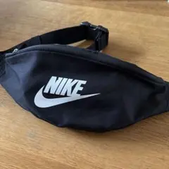 NIKE ボディバッグ ブラック　ウエストポーチ