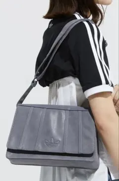 adidas ショルダーバッグ グレー