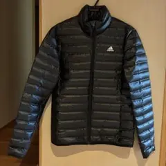 adidas ブラック　ダウンジャケット