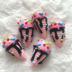 ソフトクリーム　手書きビーズ5個セット