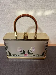 エレガントなシルバー刺繍パーティーバッグ