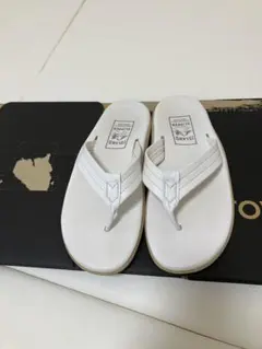 ISLAND SLIPPER アイランドスリッパ レザートングサンダル 白10 - メルカリ