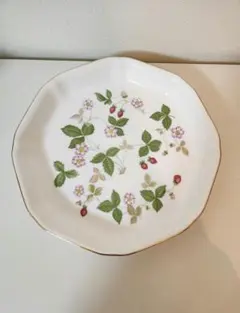 WEDGWOOD WILD STRAWBERRY 八角形プレート