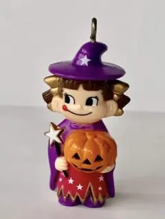 【不二家のペコちゃん】ハロウィンキーホルダー　魔女のカボチャランタンキーホルダー