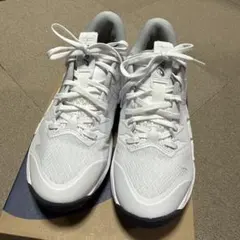 ほぼ新品‼️asics 人気の　UNPRE ARS LOW2！