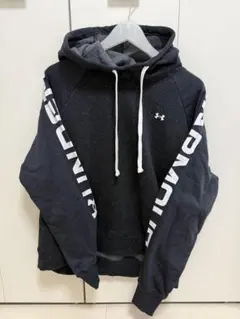 パーカー　UNDER ARMOUR 黒