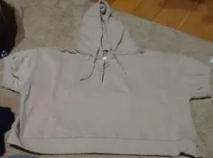 フード付き ショート丈パーカー