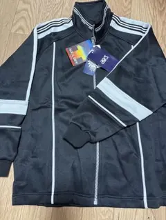 新品　タグ付きasics トレーニングジャケット LYJ122 サイズ130