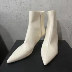 ZARA ホワイト ポインテッドトゥ ブーティ