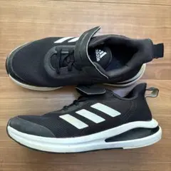 adidas スニーカー