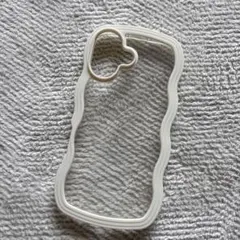 iPhone 16 ホワイトうねうねソフトケース