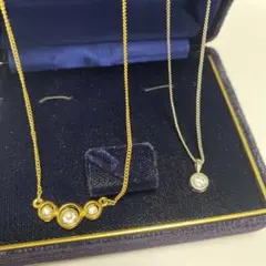 ゴールド色とシルバー色のネックレスセット