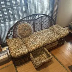 ラタン製フローラルデザインソファ